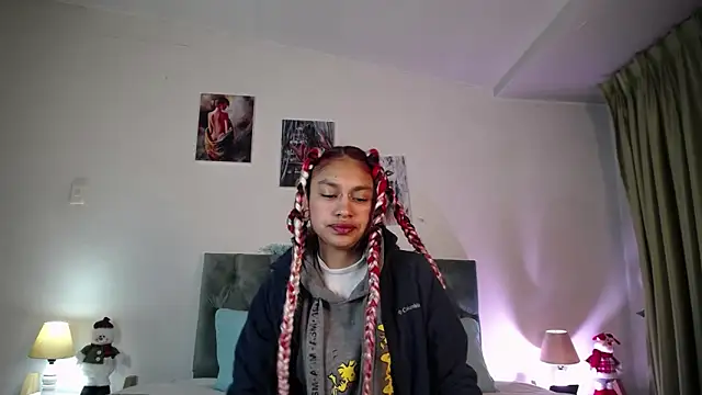 Snapshot of Kat_cute_ chatting on 12/20/24, 08:06 Kat cute online show from 12/20/24, 08:06