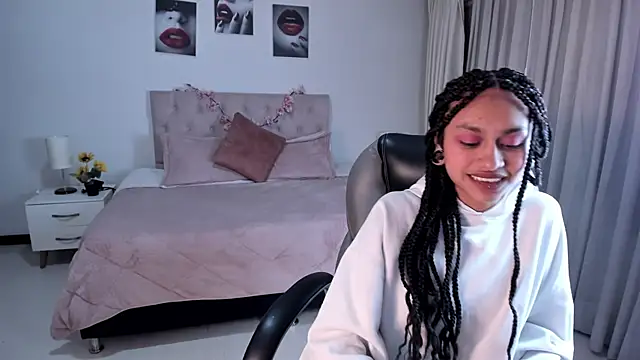 Snapshot of Kat_cute_ chatting on 01/24/25, 08:23 Kat cute online show from 01/24/25, 08:23