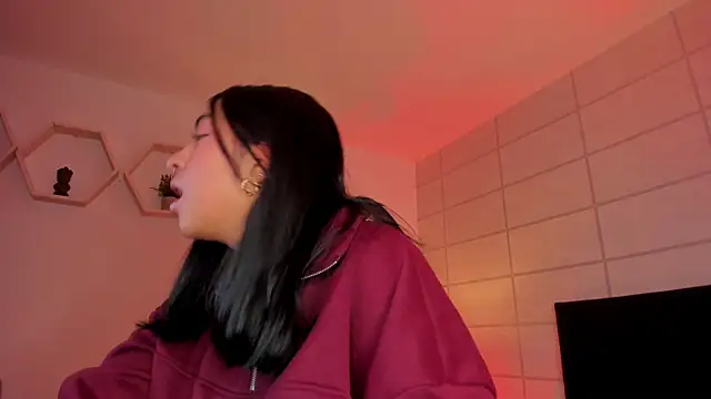 Christine Laam online show from 12/04/25, 12:03