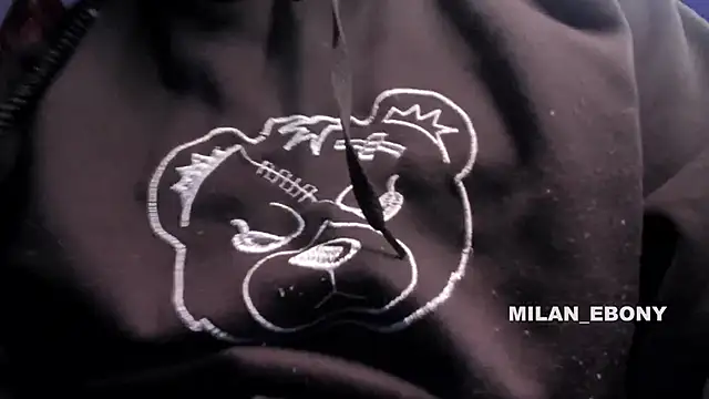 Milan ebony online show from 01/07/25, 02:30