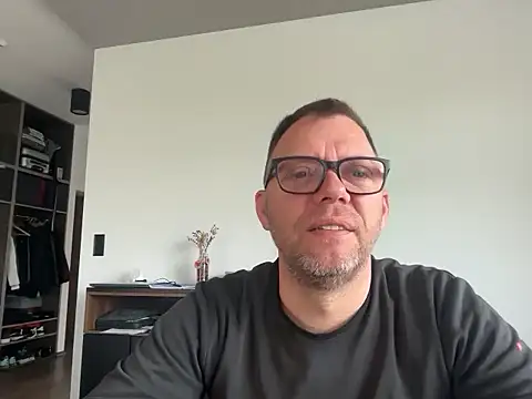 xmnbx77 online show from 10/15/25, 07:30