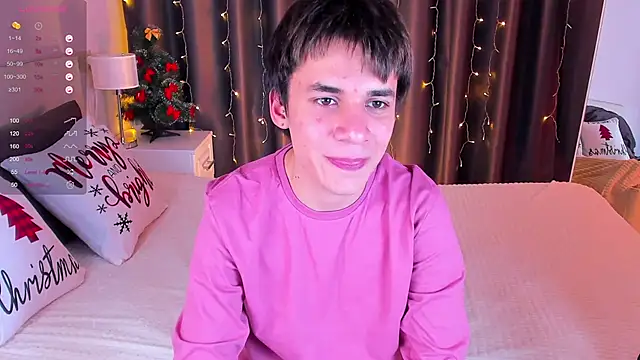 Snapshot of Andrew_Clar chatting on 12/16/24, 01:32 Andrew Clar online show from 12/16/24, 01:32