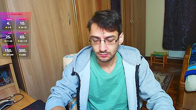 Snapshot of HungEddy chatting on 12/10/24, 12:05 HungEddy online show from 12/10/24, 12:05