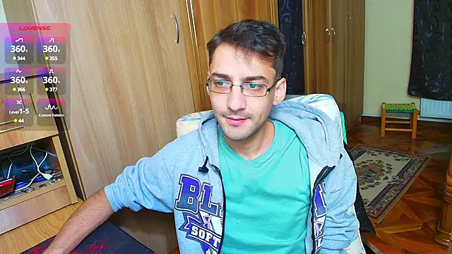 Snapshot of HungEddy chatting on 12/12/24, 07:59 HungEddy online show from 12/12/24, 07:59