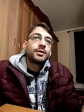 Snapshot of HungEddy chatting on 12/19/24, 02:12 HungEddy online show from 12/19/24, 02:12