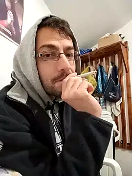 Snapshot of HungEddy chatting on 12/19/24, 11:03 HungEddy online show from 12/19/24, 11:03