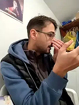 Snapshot of HungEddy chatting on 12/21/24, 12:20 HungEddy online show from 12/21/24, 12:20