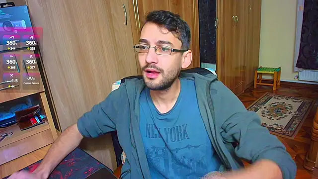 Snapshot of HungEddy chatting on 12/23/24, 06:11 HungEddy online show from 12/23/24, 06:11