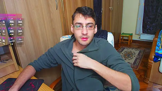 Snapshot of HungEddy chatting on 12/24/24, 03:16 HungEddy online show from 12/24/24, 03:16