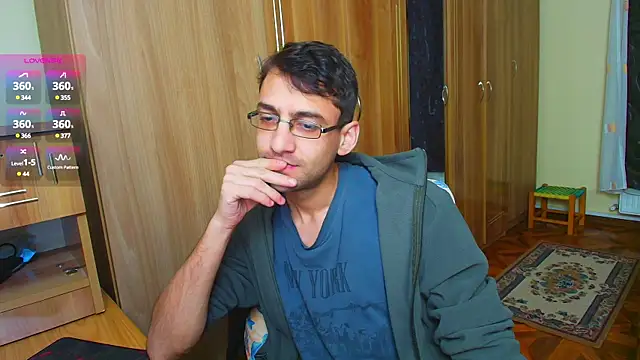 Snapshot of HungEddy chatting on 12/24/24, 06:17 HungEddy online show from 12/24/24, 06:17