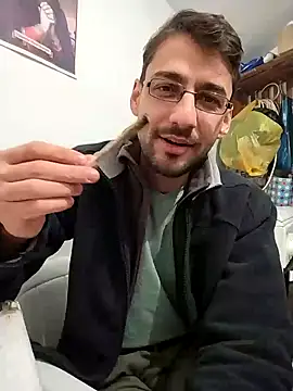 Snapshot of HungEddy chatting on 01/02/25, 08:13 HungEddy online show from 01/02/25, 08:13