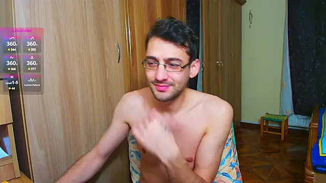 Snapshot of HungEddy chatting on 01/08/25, 09:12 HungEddy online show from 01/08/25, 09:12