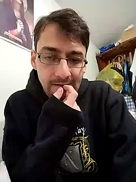 Snapshot of HungEddy chatting on 01/16/25, 04:07 HungEddy online show from 01/16/25, 04:07