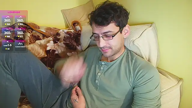 Snapshot of HungEddy chatting on 03/22/25, 08:26 HungEddy online show from 03/22/25, 08:26