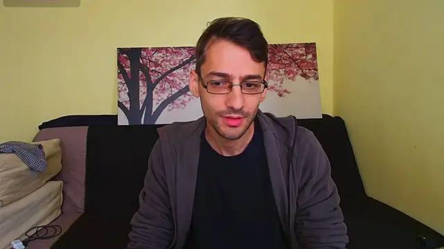 Snapshot of HungEddy chatting on 10/02/25, 12:12 HungEddy online show from 10/02/25, 12:12