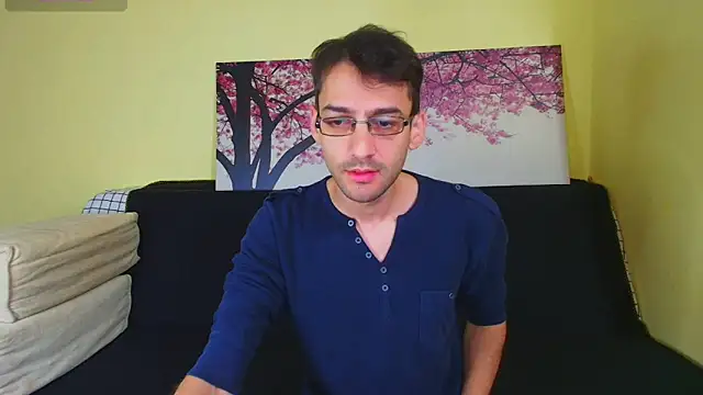 Snapshot of HungEddy chatting on 10/21/25, 08:31 HungEddy online show from 10/21/25, 08:31