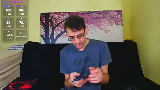 Snapshot of HungEddy chatting on 10/25/25, 03:03 HungEddy online show from 10/25/25, 03:03