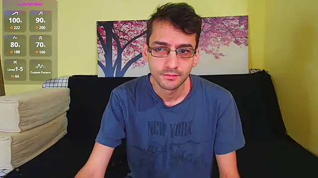 Snapshot of HungEddy chatting on 10/25/25, 08:58 HungEddy online show from 10/25/25, 08:58