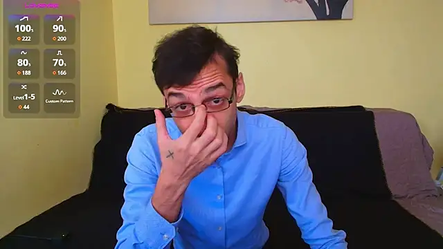 Snapshot of HungEddy chatting on 11/12/25, 09:21 HungEddy online show from 11/12/25, 09:21