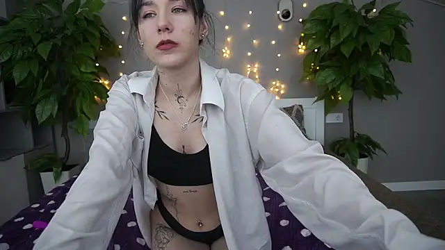NikkiGoldSide online show from 02/01/25, 04:22