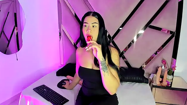 Snapshot of Sofia-candyht chatting on 02/06/25, 09:38 Sofia-candyht online show from 02/06/25, 09:38