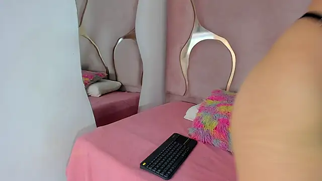 Snapshot of Sofia-candyht chatting on 05/05/26, 09:01 Sofia-candyht online show from 05/05/26, 09:01