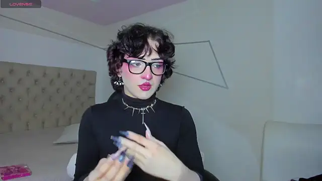 Snapshot of melodybonss_ chatting on 10/12/25, 04:11 melodybonss online show from 10/12/25, 04:11