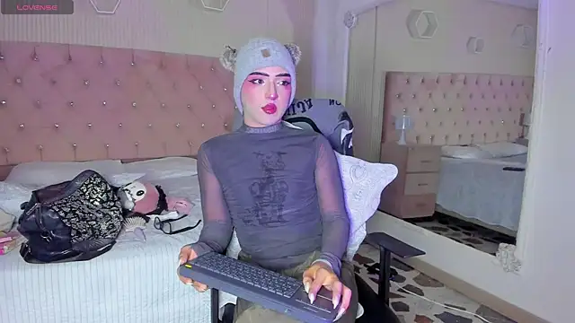 Snapshot of melodybonss_ chatting on 11/09/25, 04:44 melodybonss online show from 11/09/25, 04:44