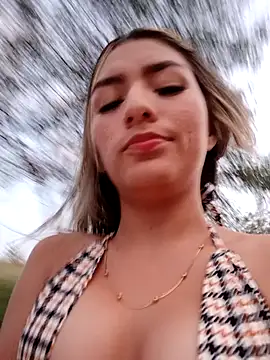 Snapshot of GIRL_DONCELLA chatting on 12/16/24, 10:45 GIRL DONCELLA online show from 12/16/24, 10:45