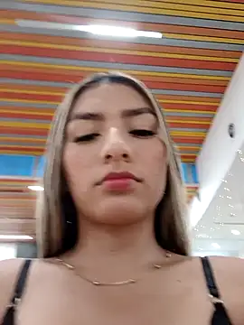 Snapshot of GIRL_DONCELLA chatting on 12/17/24, 10:32 GIRL DONCELLA online show from 12/17/24, 10:32