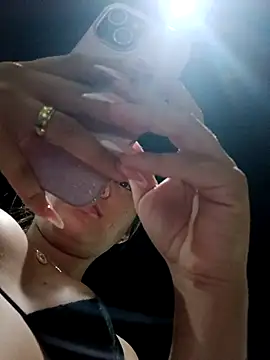 Snapshot of GIRL_DONCELLA chatting on 11/11/25, 03:39 GIRL DONCELLA online show from 11/11/25, 03:39