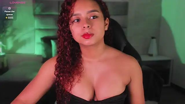 lara jones  online show from 03/11/25, 03:26