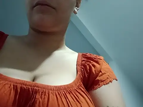 Snapshot of scarlett_diamond11 chatting on 01/18/26, 11:19 scarlett diamond11 online show from 01/18/26, 11:19