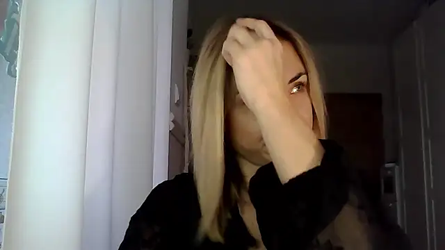 Snapshot of ashley_xlove chatting on 12/19/24, 07:40 ashley xlove online show from 12/19/24, 07:40