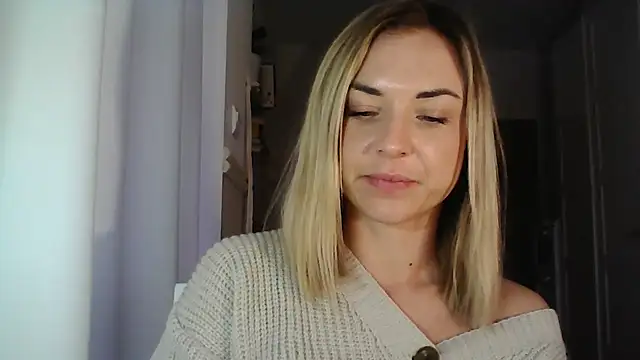 Snapshot of ashley_xlove chatting on 01/08/25, 10:37 ashley xlove online show from 01/08/25, 10:37