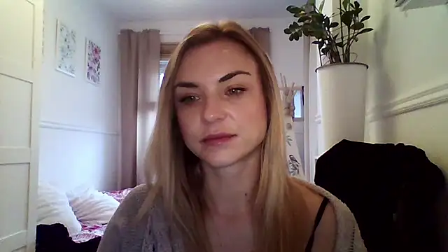 Snapshot of ashley_xlove chatting on 12/15/25, 07:34 ashley xlove online show from 12/15/25, 07:34