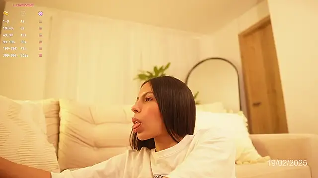 Snapshot of veronica_mendez1 chatting on 02/19/25, 11:17 veronica mendez1 online show from 02/19/25, 11:17