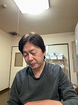 Snapshot of SaneService9 chatting on 11/12/25, 12:44 SaneService9 online show from 11/12/25, 12:44