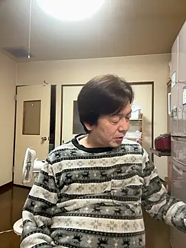 Snapshot of SaneService9 chatting on 11/17/25, 09:04 SaneService9 online show from 11/17/25, 09:04