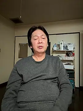 Snapshot of SaneService9 chatting on 12/18/25, 07:03 SaneService9 online show from 12/18/25, 07:03