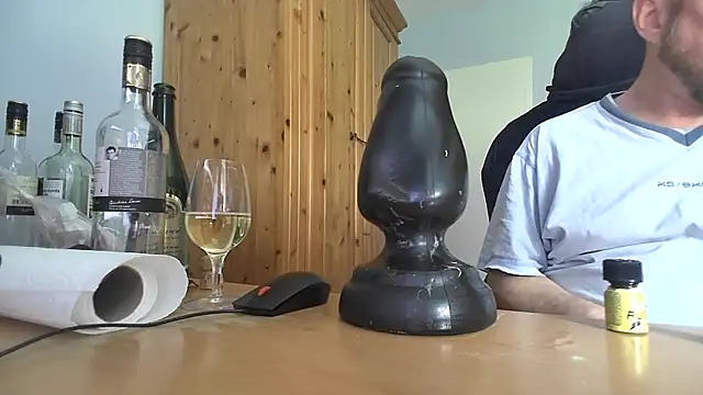 Snapshot of Tom_PP_cgn chatting on 05/14/26, 02:35 Tom PP cgn online show from 05/14/26, 02:35