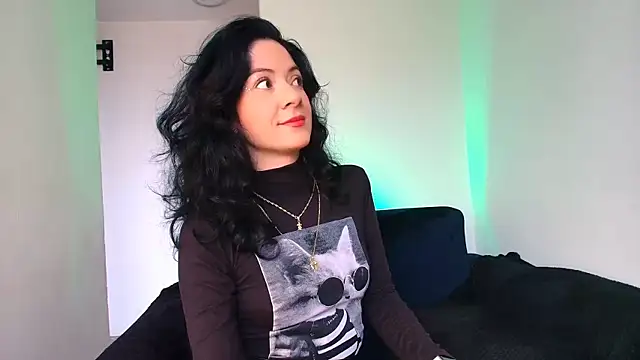 Snapshot of miabeautyxx chatting on 02/14/26, 01:41 miabeautyxx online show from 02/14/26, 01:41