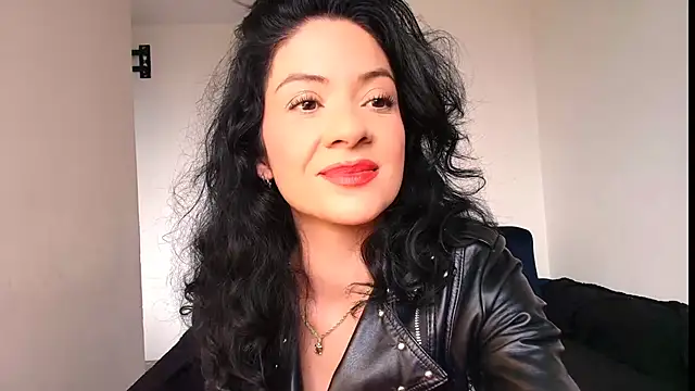 Snapshot of miabeautyxx chatting on 03/11/26, 02:12 miabeautyxx online show from 03/11/26, 02:12