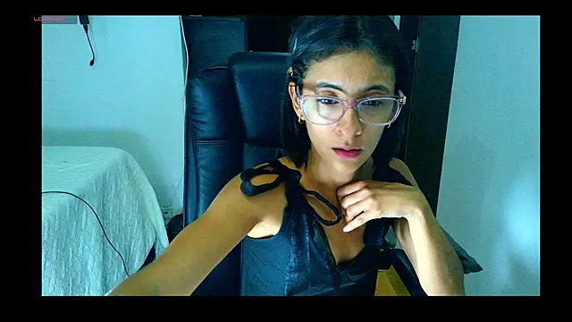 Snapshot of thedianakaro chatting on 01/14/26, 03:01 thedianakaro online show from 01/14/26, 03:01