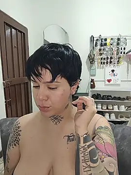 Snapshot of KatInk chatting on 02/05/26, 12:43 KatInk online show from 02/05/26, 12:43