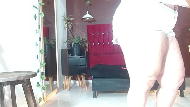 Snapshot of PervertedMature chatting on 11/04/25, 02:32 PervertedMature online show from 11/04/25, 02:32