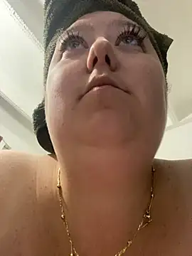 Snapshot of Chloee_ep chatting on 10/08/25, 04:10 Chloee ep online show from 10/08/25, 04:10