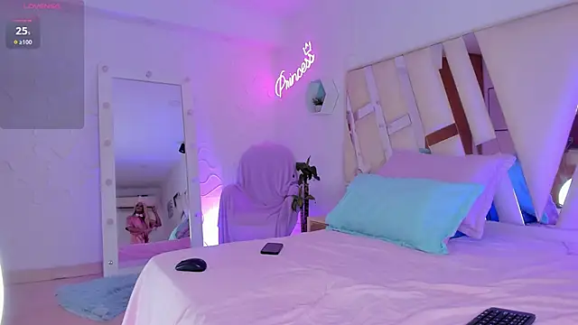 Snapshot of EthanCollens chatting on 10/25/25, 10:04 EthanCollens online show from 10/25/25, 10:04