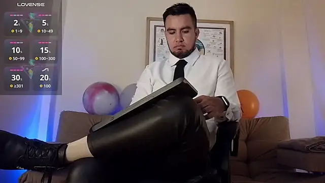 Snapshot of bradley_colt chatting on 12/04/25, 03:21 bradley colt online show from 12/04/25, 03:21