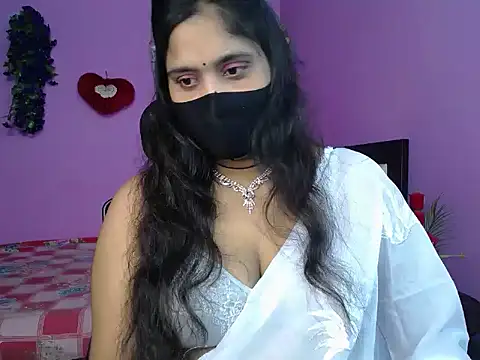 Hot Maleka online show from 05/17/26, 04:47